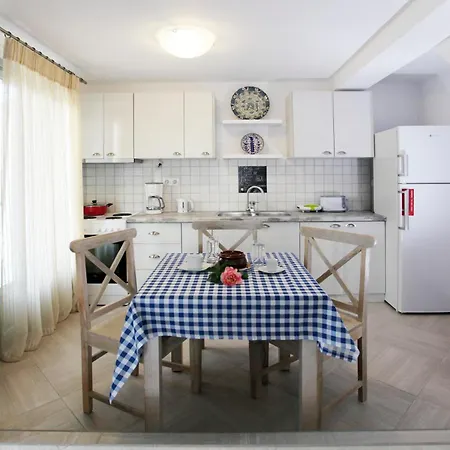 Tiepolo Luxury Ii * סקירוס
